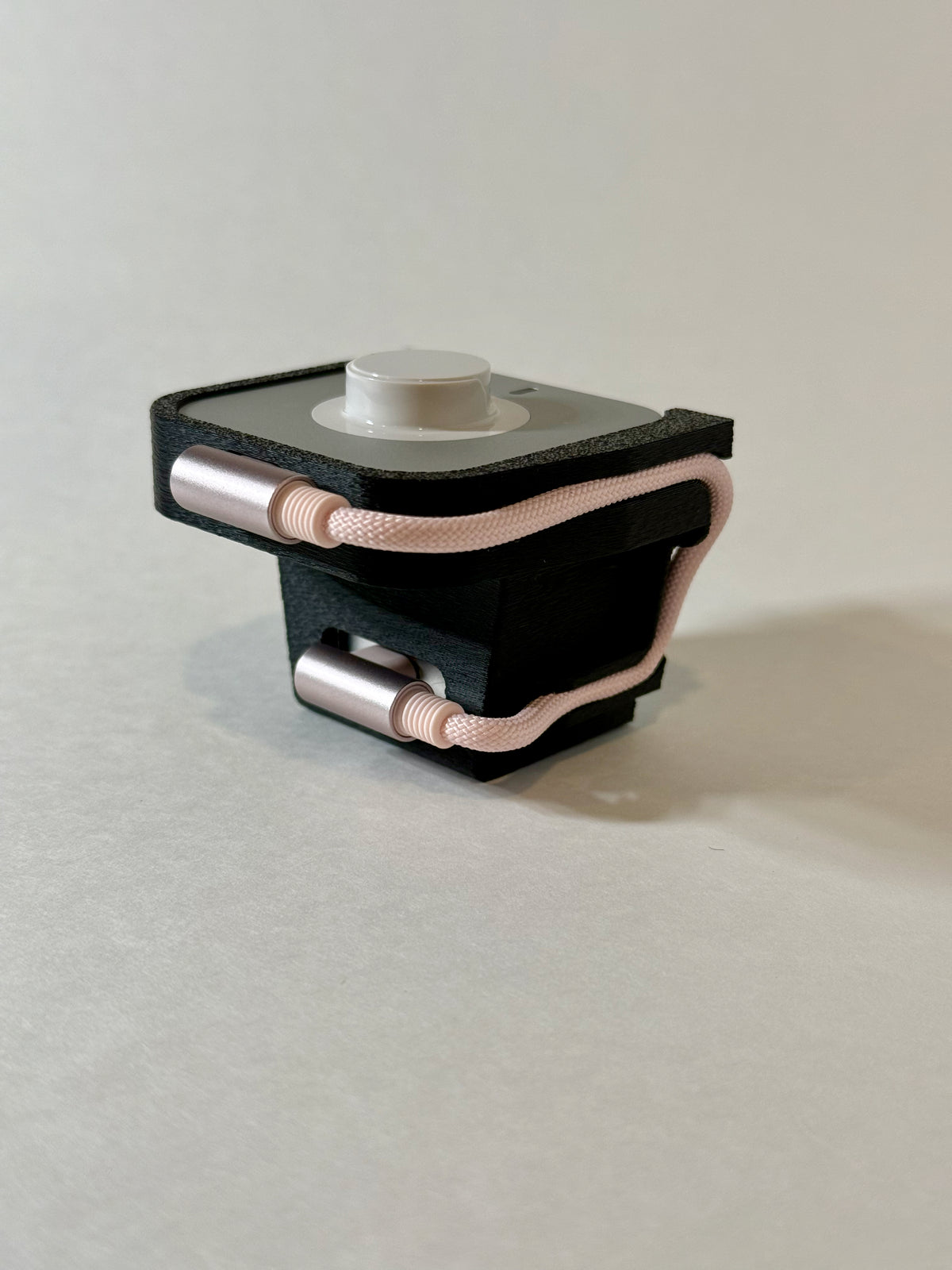 Oura Ring 4 & 5 Charging Dock — Vertical Outlet
