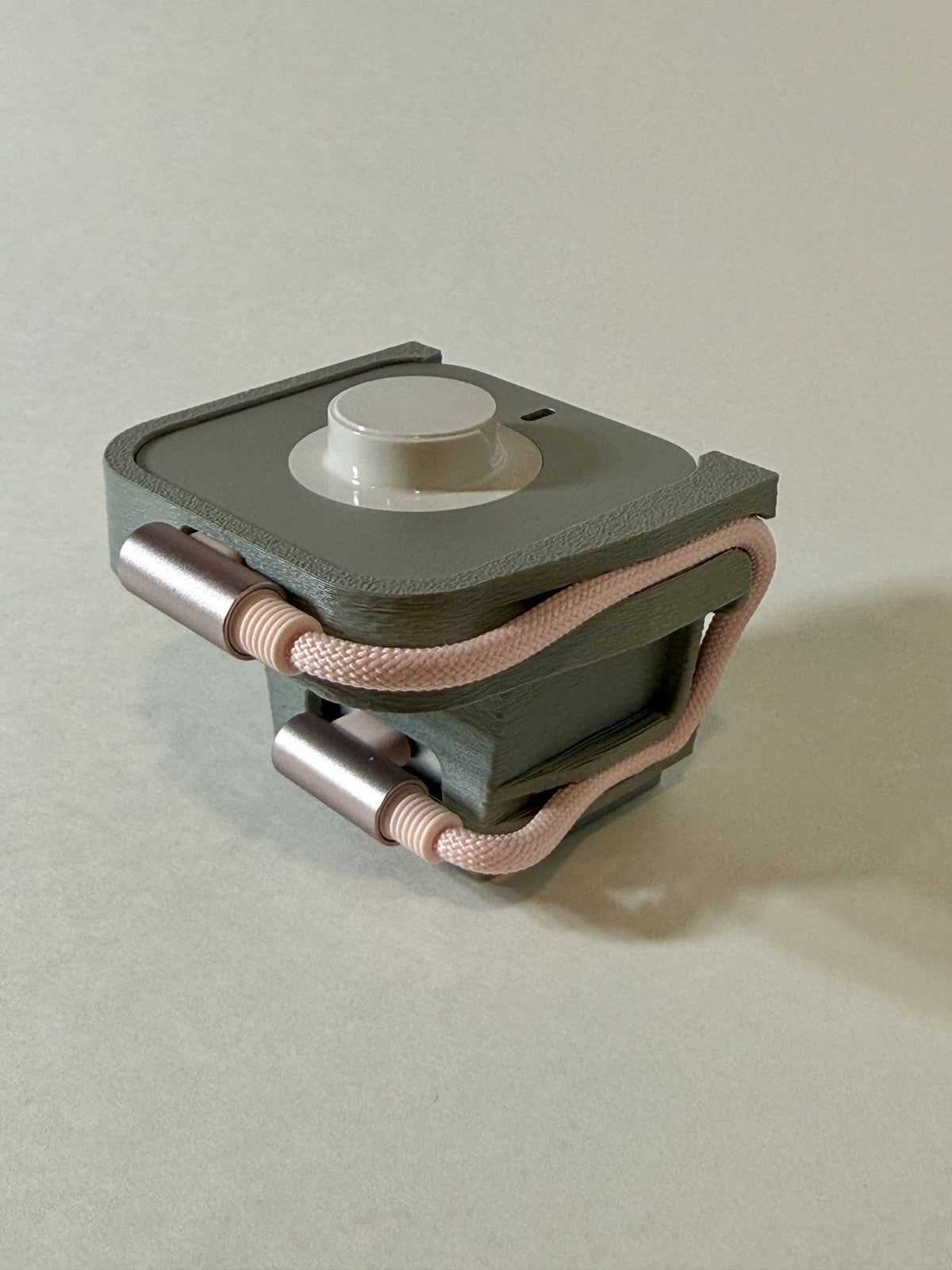 Oura Ring 4 & 5 Charging Dock — Vertical Outlet