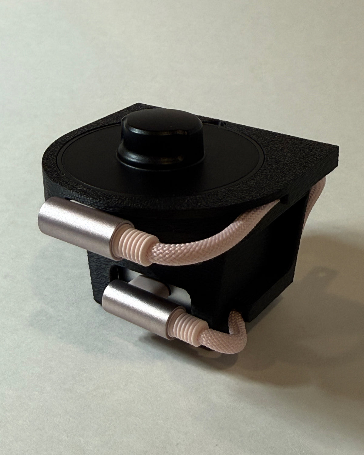 Oura Ring 3 Charging Dock — Vertical Outlet